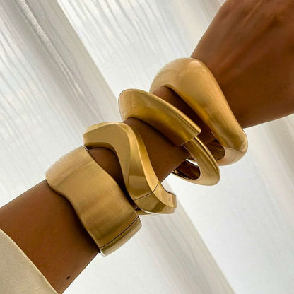 Golden Tide Vintage Armbånd – Børstet Metal Skulpturelt Sæt Bracelets Tech Butik