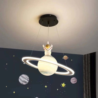 LED Pendellampe til børneværelset – magisk planetdesign Lamps & Lighting Tech Butik Saturn appelsin B (Med astronaut) 3-farvetemperaturer