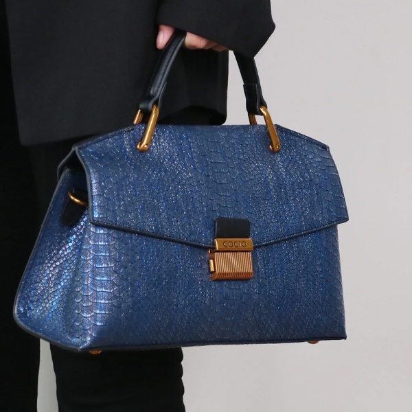 Taske med Slangetryk – Elegant Struktur og Moderne Design Tasker Tech Butik