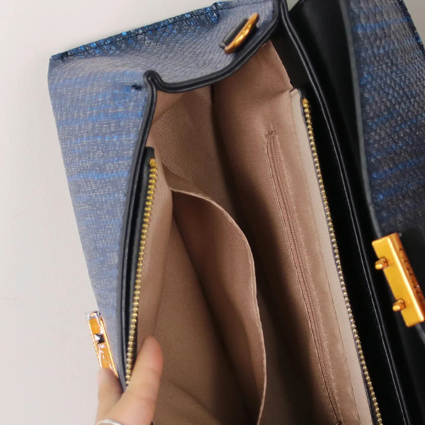 Taske med Slangetryk – Elegant Struktur og Moderne Design Tasker Tech Butik