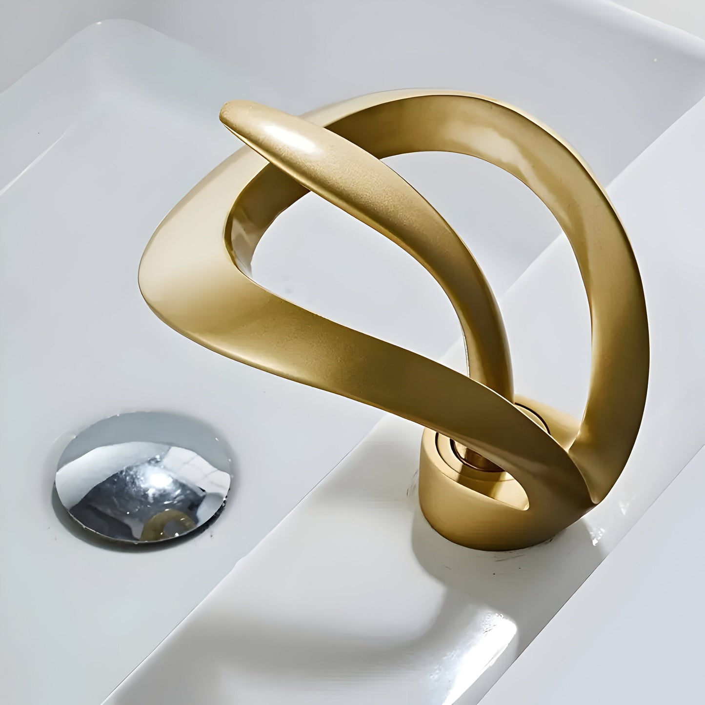 Minimalistisk Badeværelse Håndvaskarmatur – Elegant Design med Jævn Vandgennemstrømning Faucet Tech Butik