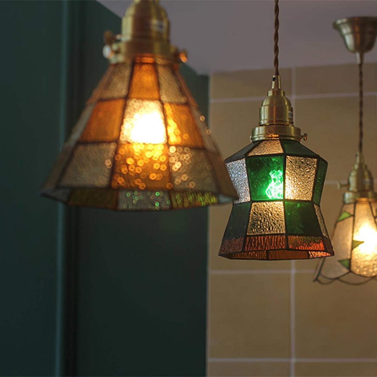 Chic Retro Hængelampe med Kunstnerisk Metal- og Glasdesign Hængelamper Tech Butik