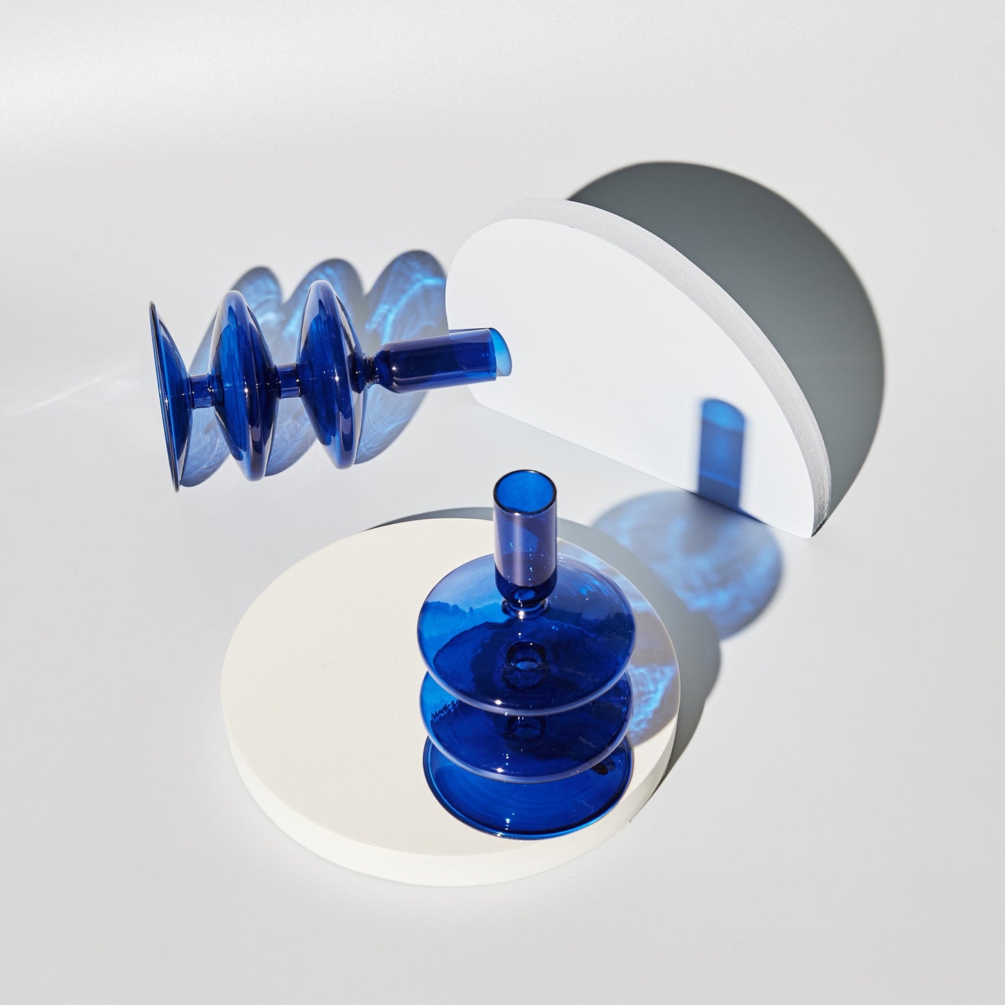 Koboltblå blæst glaslysestager – Elegant håndlavet dekoration til stemningsfuld belysning Candle Holders Tech Butik