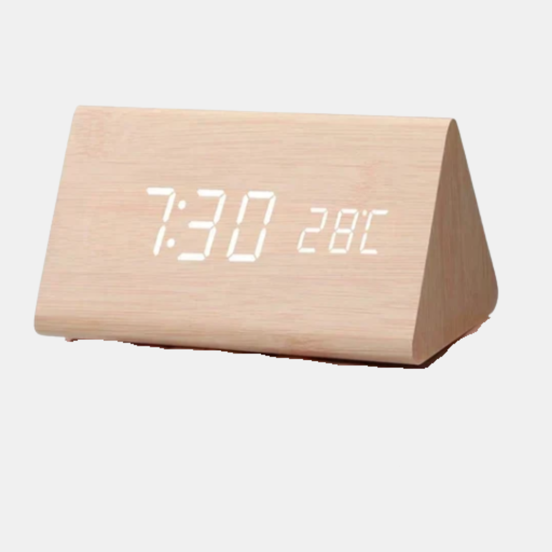 LED Træbordur med Stemmeaktivering – Moderne Elegance Møder Smart Teknologi Clocks Tech Butik Trekantet træ