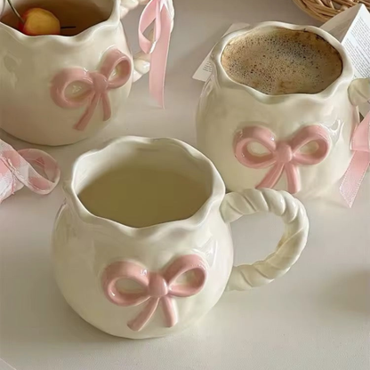 Håndlavet Coquette Kaffekop – Uregelmæssig Rosa Sløjfe i Keramik Krus Tech Butik