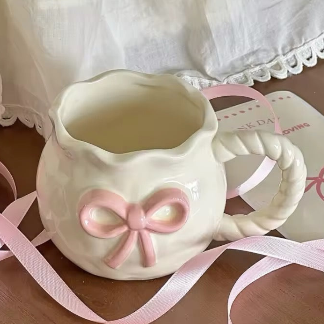 Håndlavet Coquette Kaffekop – Uregelmæssig Rosa Sløjfe i Keramik Krus Tech Butik