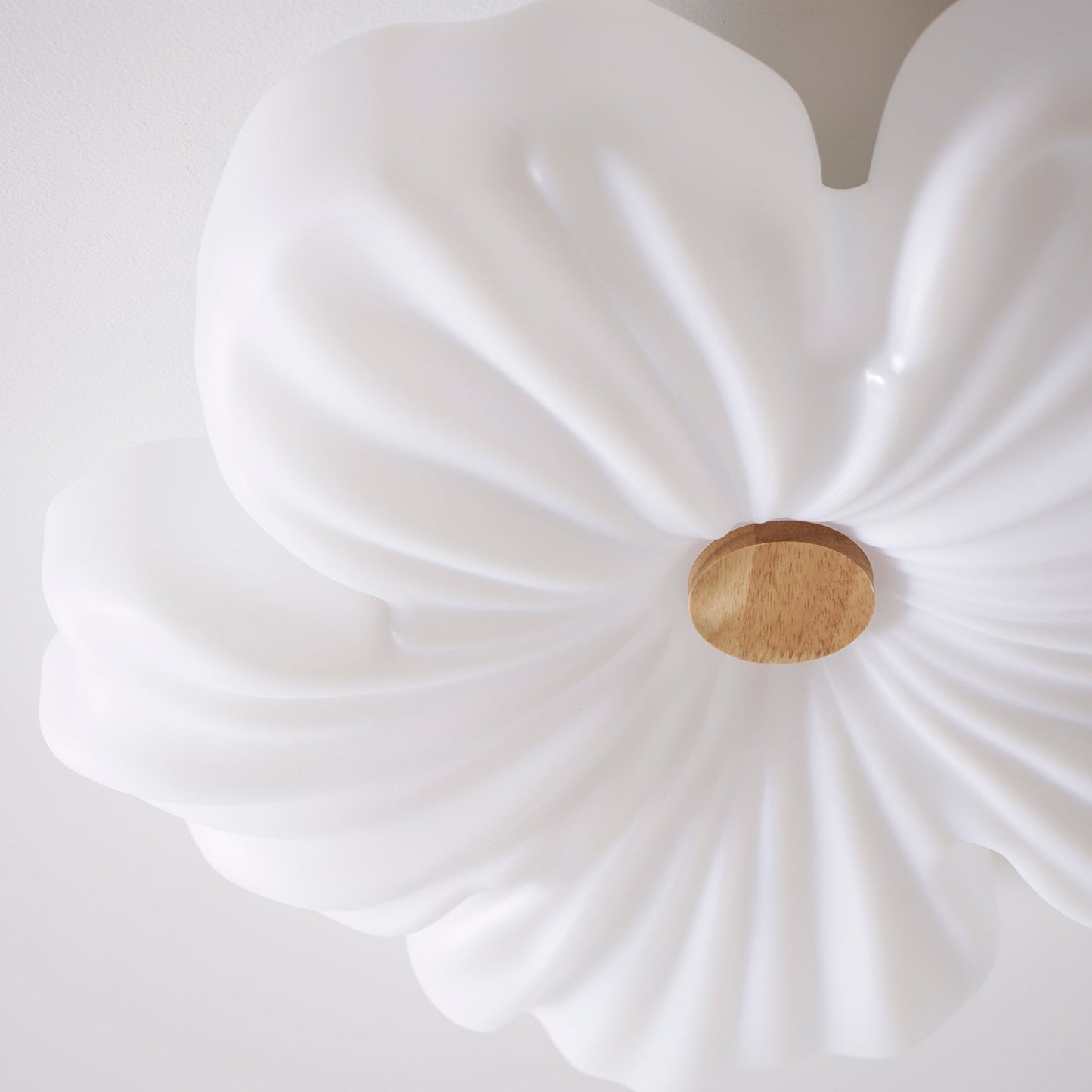 Creme Blomster Loftslampe – elegant belysning med floralt præg Ceiling Lamp Tech Butik