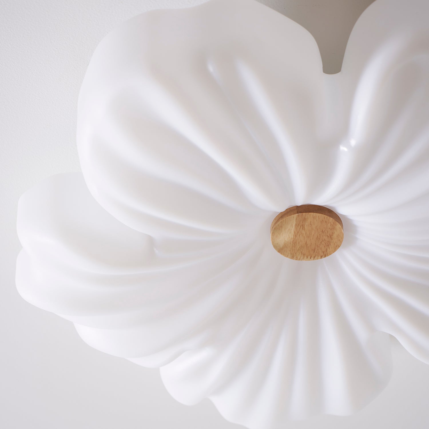 Creme Blomster Loftslampe – elegant belysning med floralt præg Ceiling Lamp Tech Butik