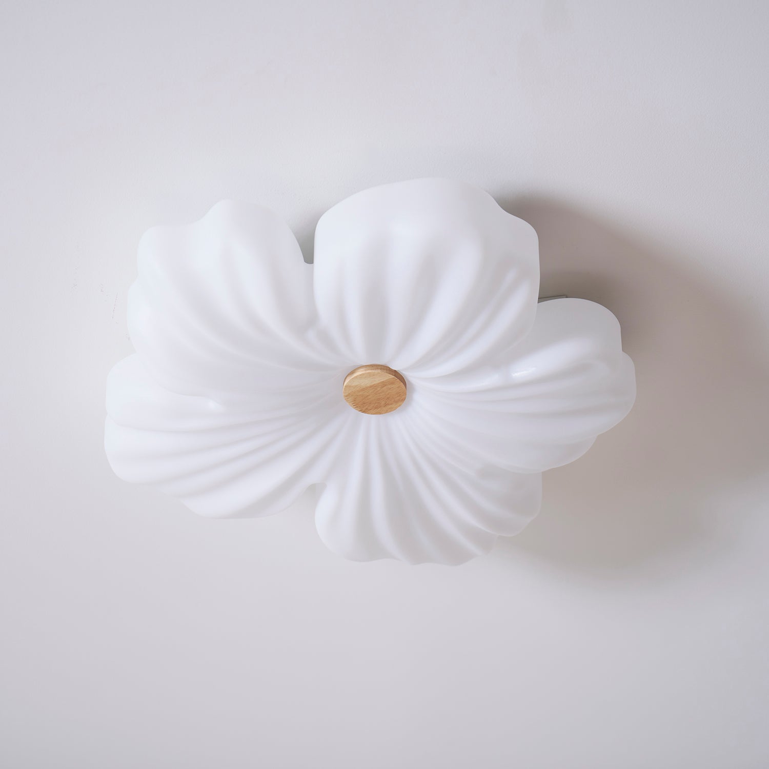 Creme Blomster Loftslampe – elegant belysning med floralt præg Ceiling Lamp Tech Butik