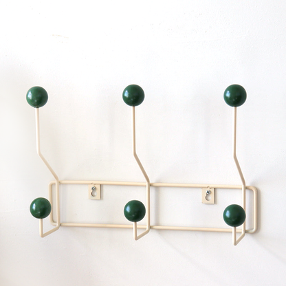 Eames Dot Stil Vægreol Knagerække til Stilfuld Opbevaring Tech Butik Grøn 3 kroge