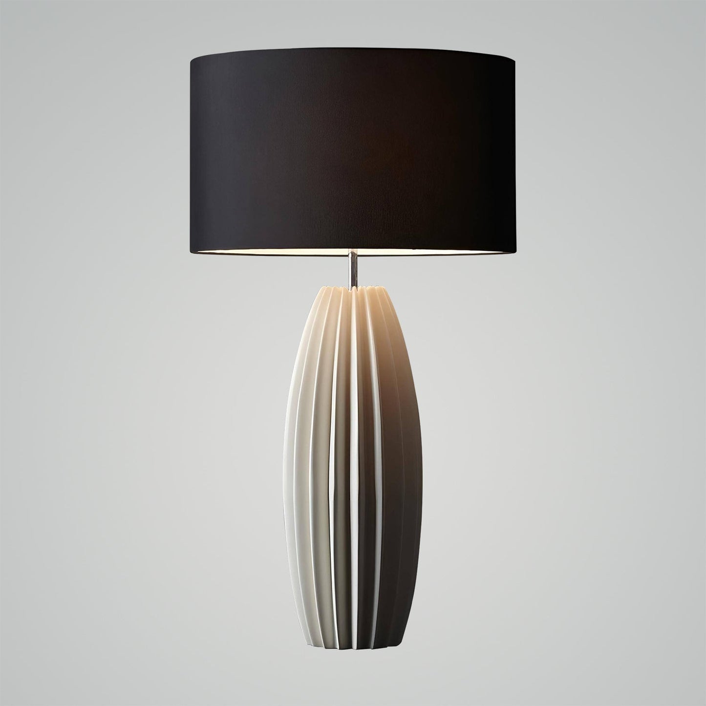Elegant Bordlampe i Keramik med Stofskærm Bordlampe Tech Butik Hvid & Sort Dia 38cm x H 68cm