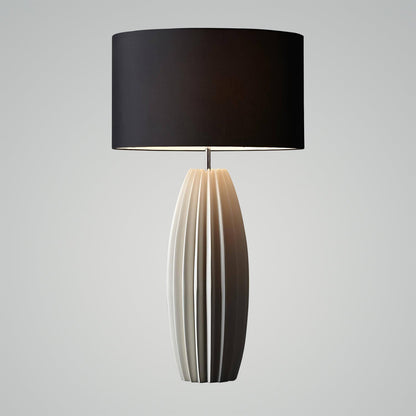 Elegant Bordlampe i Keramik med Stofskærm Bordlampe Tech Butik Hvid & Sort Dia 38cm x H 68cm