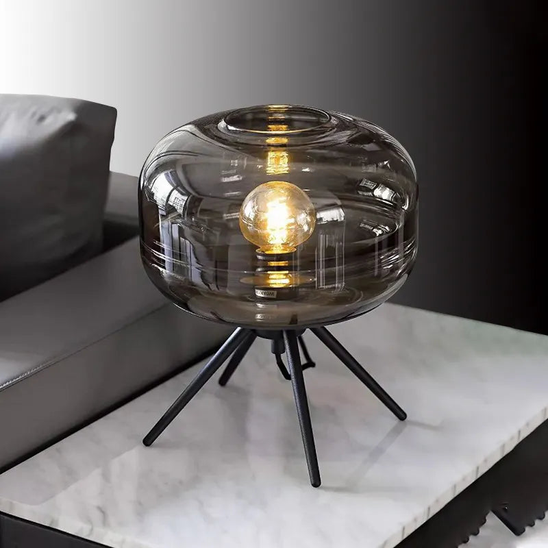 Elegant Bordlampe med Glas Skærm til Moderne Indretning Lamp Tech Butik
