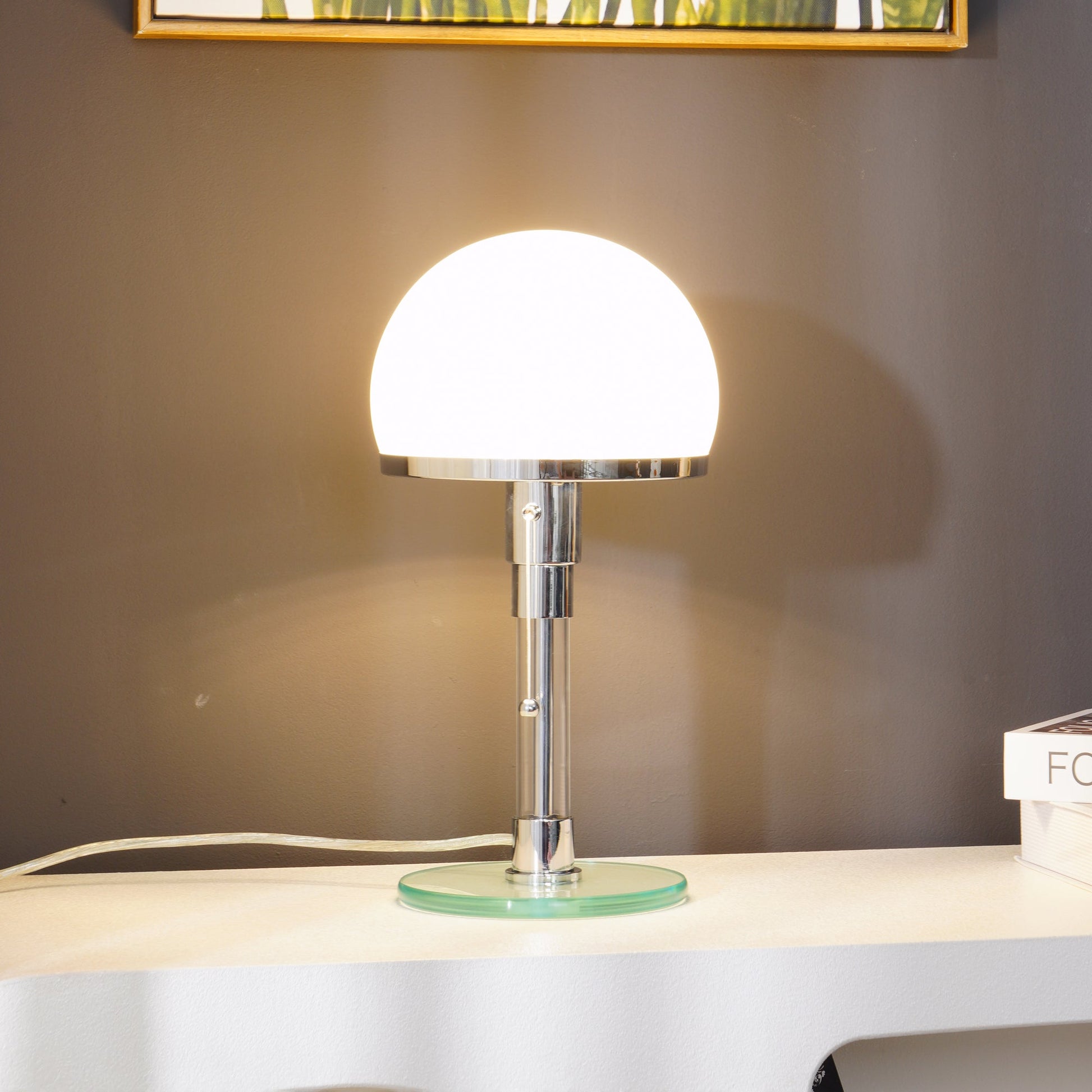 Elegant Bordlampe med Opalglas Skærm og Grøn Base Bordlampe Tech Butik
