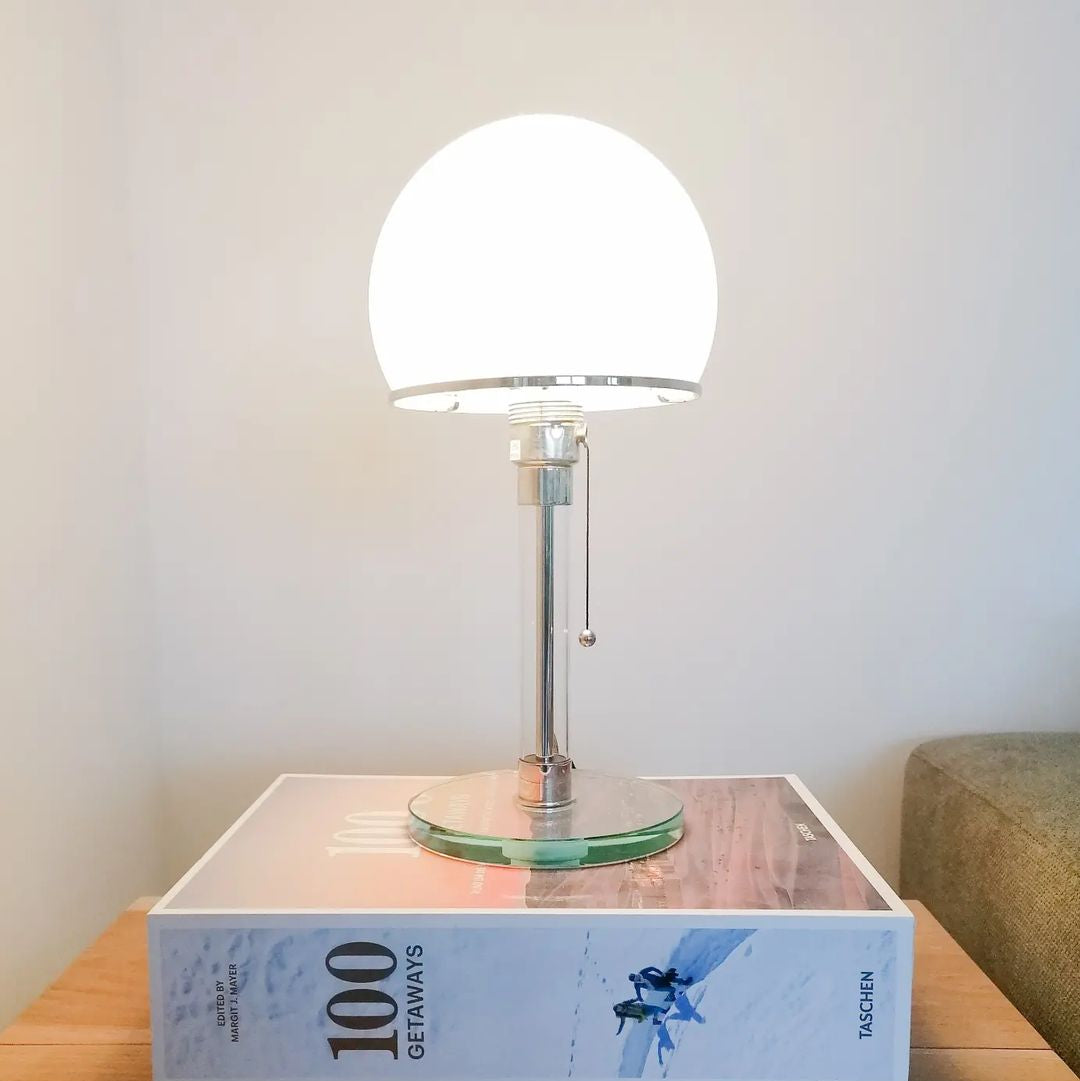 Elegant Bordlampe med Opalglas Skærm og Grøn Base Bordlampe Tech Butik
