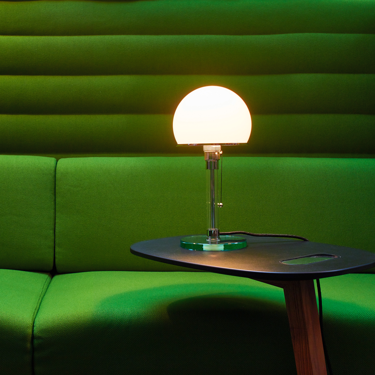 Elegant Bordlampe med Opalglas Skærm og Grøn Base Bordlampe Tech Butik