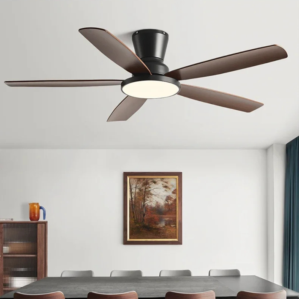 AeroLuxe Loftventilator med 5 Blade, LED-lys & Fjernbetjening – Stille Elegance til Moderne Hjem Loftventilatorer Tech Butik