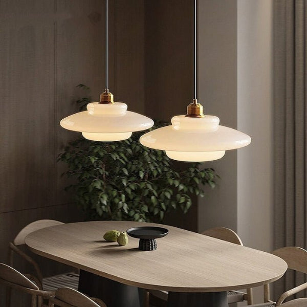 Elegant Hvid Glas Pendellampe Justerbar Højde Belysning Tech Butik