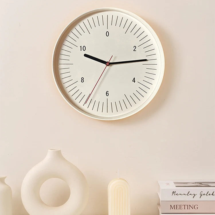 Farverig Vægur – Rundt Design som Stilfuldt Accentstykke Vægure Tech Butik