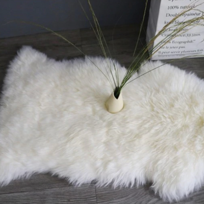 Hvid Fuskepels Fåreskind Tæppe – Blød Luksus til Alle Rum Fåreskind Tæppe Tech Butik