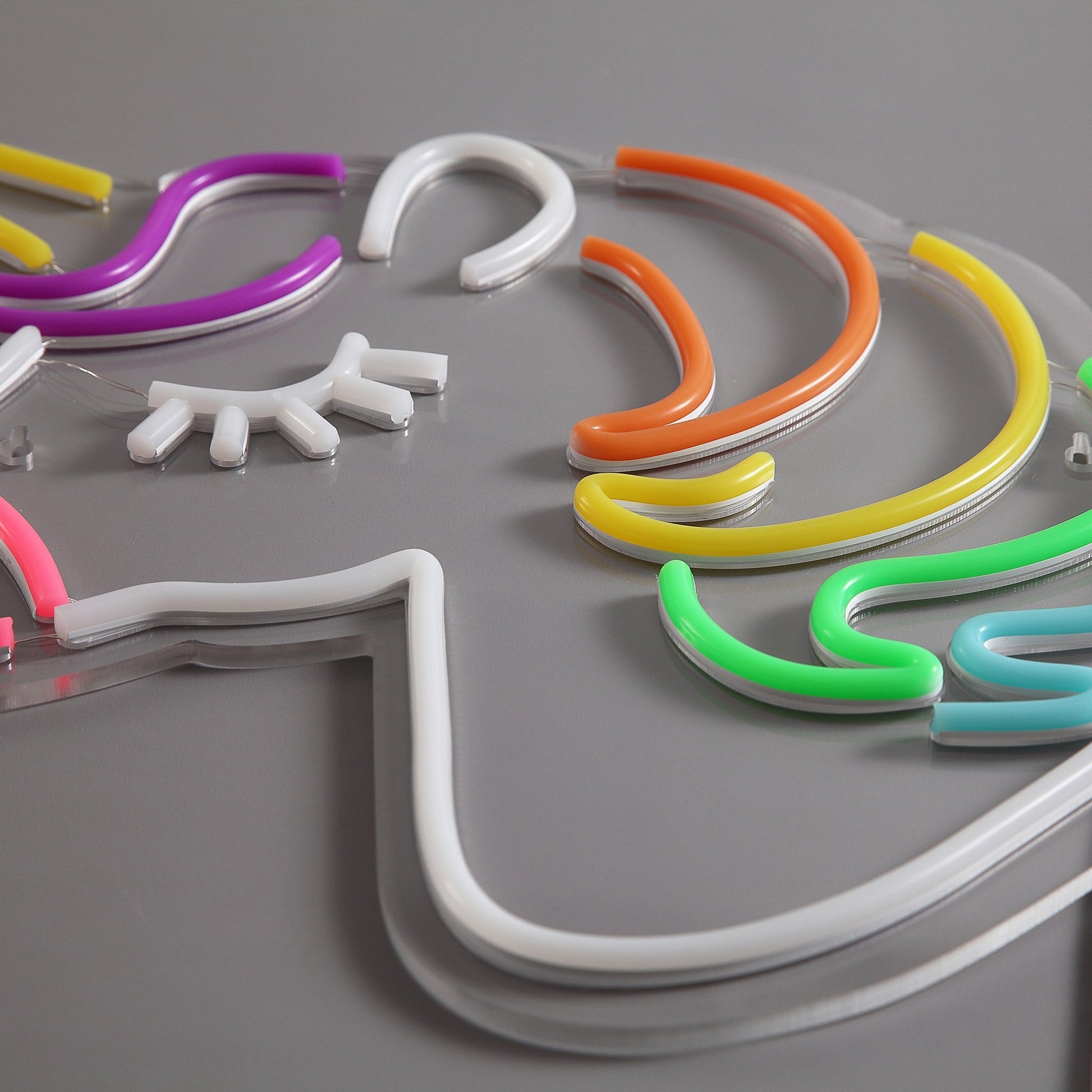 Enhjørning Neon Væglampe – Magisk Glød i Flerfarvet Lys Væglamper Tech Butik