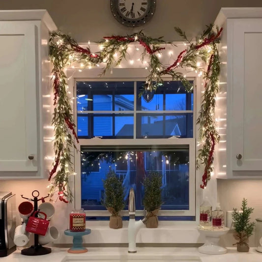 Glimrende Charm LED Guirlander Væglampe – Fortryllende Glød & Festlig Elegance home decor Tech Butik Røde bær glimtende