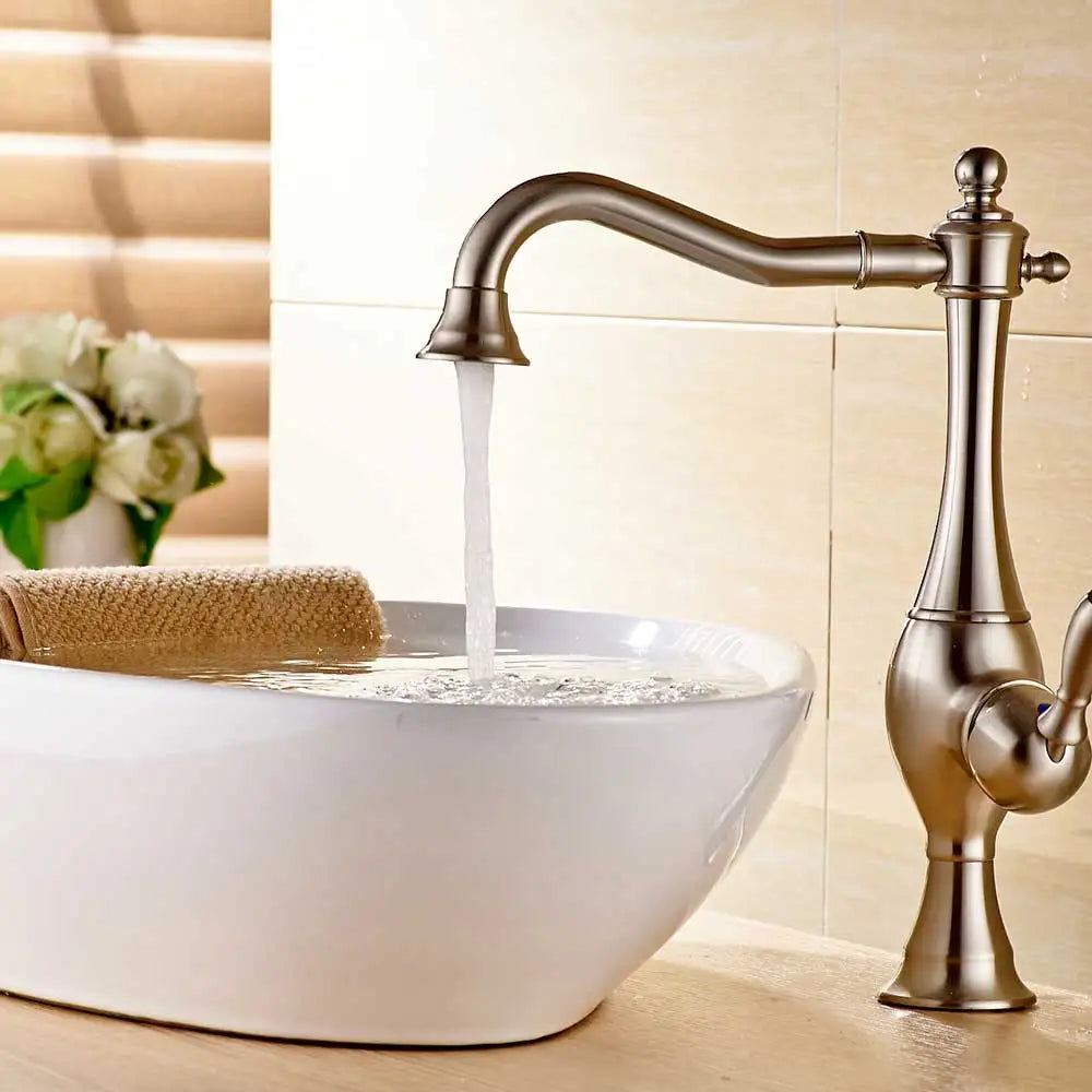 Elegant Messingarmatur med Enkelthåndtag – Stilfuld Blandingsbatteri til Alle Rum Faucet Tech Butik Børstet nikkel