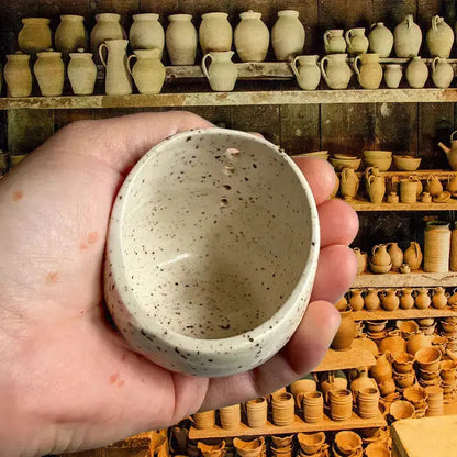 Keramisk Urte Skraber – Funktionel Kunst til Dit Køkken Tech Butik Beige Diameter: 12 cm