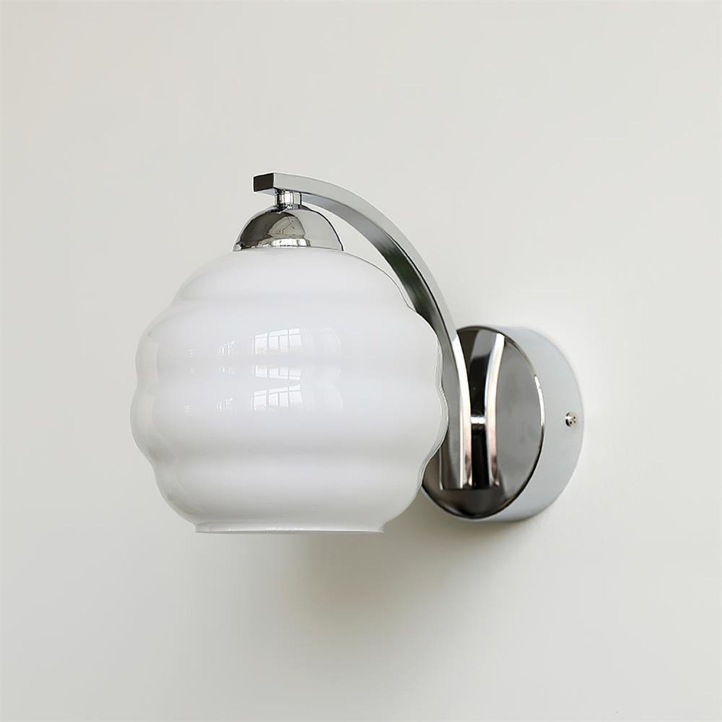Klassisk Vintage Væglampe med Buet Glas Væglamper Tech Butik Krom+Hvid