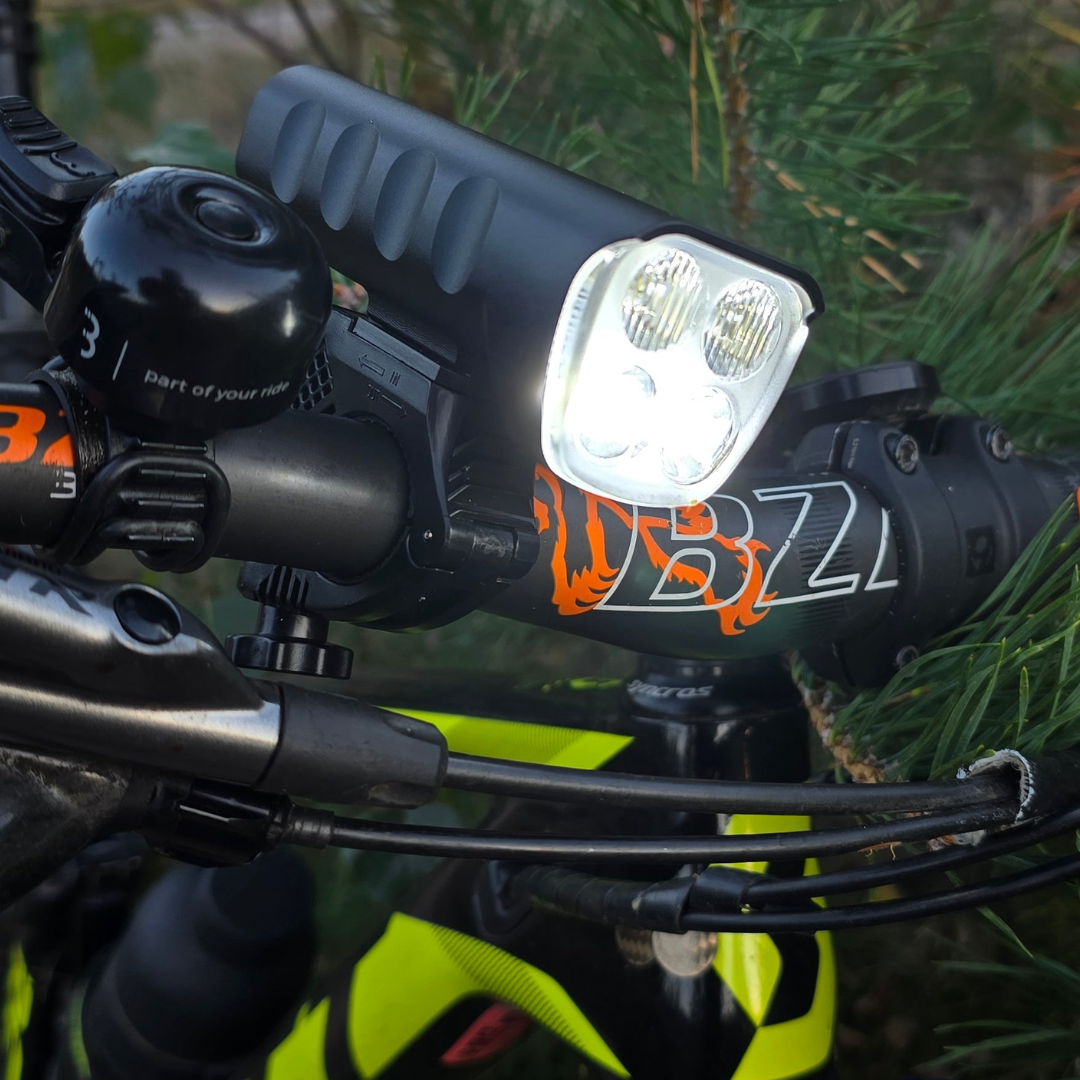 LED Cykellygte – 1600 Lumen, USB-C Genopladelig, Sort Cykellygter Tech Butik