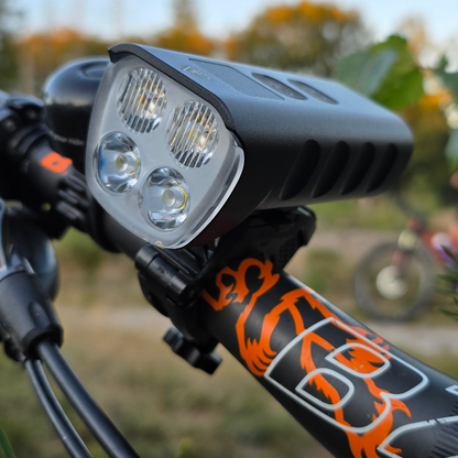 LED Cykellygte – 1600 Lumen, USB-C Genopladelig, Sort Cykellygter Tech Butik