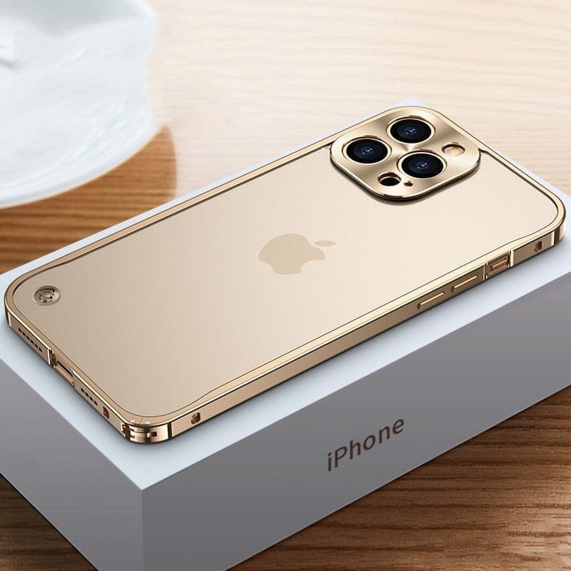 Beskyttende Metalcover til iPhone – Elegant, Stærk & Letvægt Mobiltelefoncovers Tech Butik Guld iPhone 15 Pro Max
