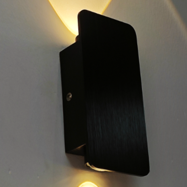 Minimalistisk LED Væglys – Elegant Energibesparende Belysning til Stuen Belysning Tech Butik