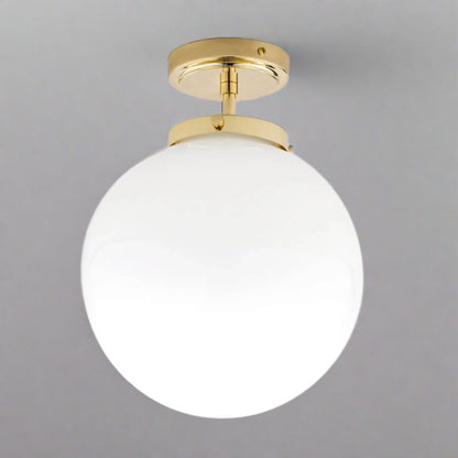 Moderne Badeværelseslampe med Opal Glasbold – Elegant Loftlampe til Bad Loftlampe Tech Butik Messing