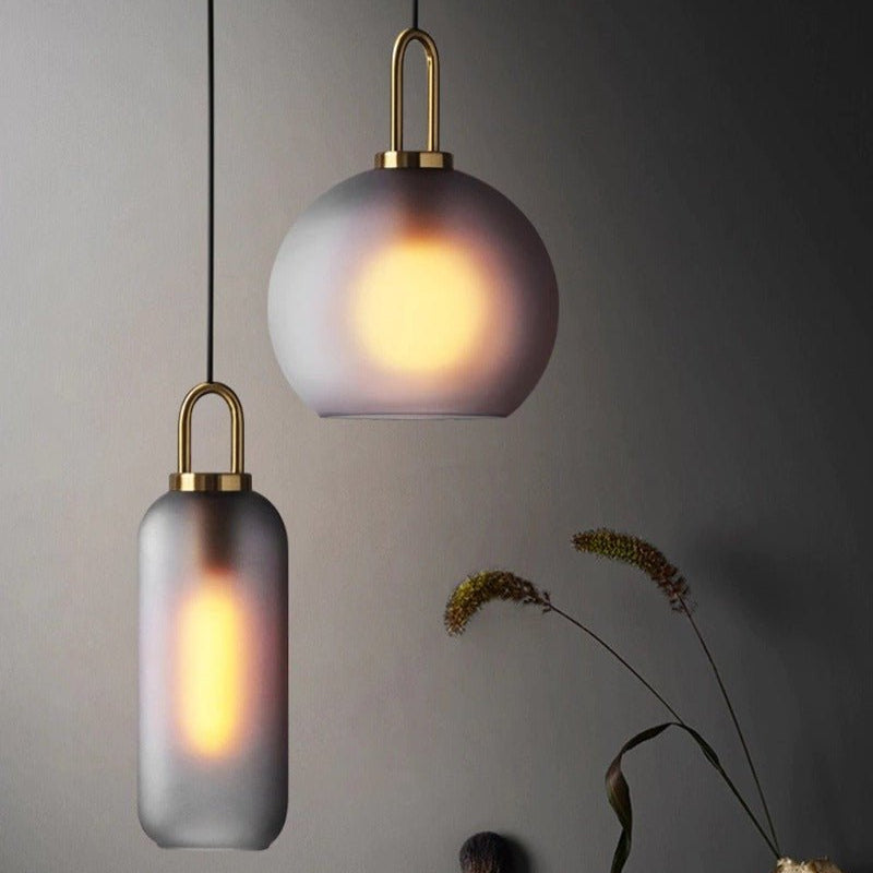 Moderne Glaspendellamper med Elegant Messingfod Pendellampe Tech Butik