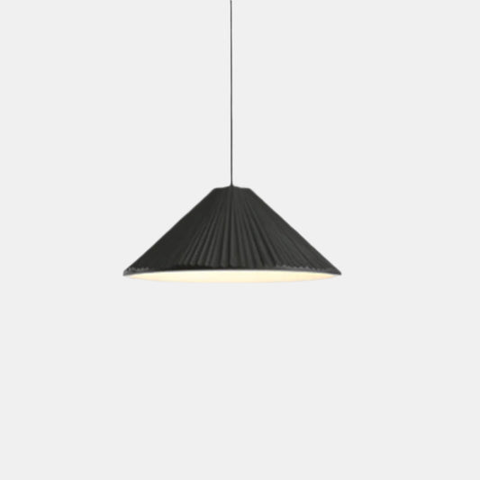 Moderne Hat-vedhængslampe i Harpiks til Stilfulde Rum Hængelamper Tech Butik Sort Dia 21cm x H 9cm Varm hvid