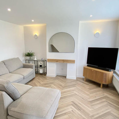 Moderne LED Væglys i Solform – Elegant Belysning til Badeværelse og Stue Belysning Tech Butik Hvid