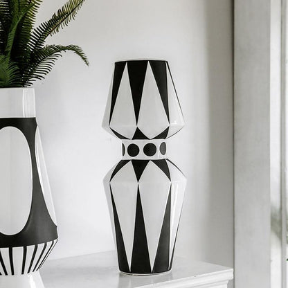 Moderne Sort-Hvid Abstrakt Vase i Keramik til Stilfuld Indretning Vaser Tech Butik
