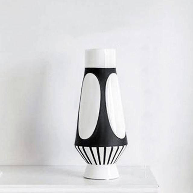 Moderne Sort-Hvid Abstrakt Vase i Keramik til Stilfuld Indretning Vaser Tech Butik Kegelvase