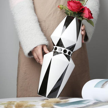 Moderne Sort-Hvid Abstrakt Vase i Keramik til Stilfuld Indretning Vaser Tech Butik