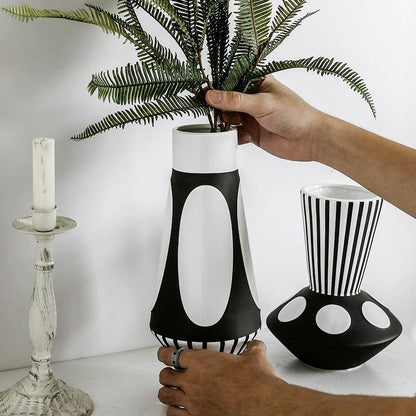 Moderne Sort-Hvid Abstrakt Vase i Keramik til Stilfuld Indretning Vaser Tech Butik