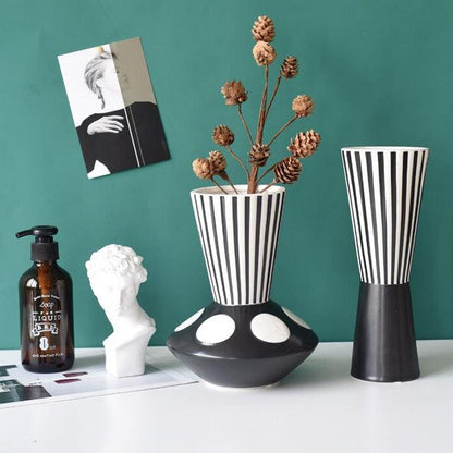 Moderne Sort-Hvid Abstrakt Vase i Keramik til Stilfuld Indretning Vaser Tech Butik