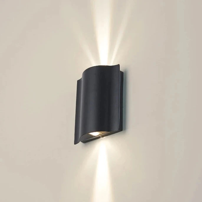 Arc LED Udendørs Væglampe – Vandtæt Bølgedesign Udendørs belysning Tech Butik