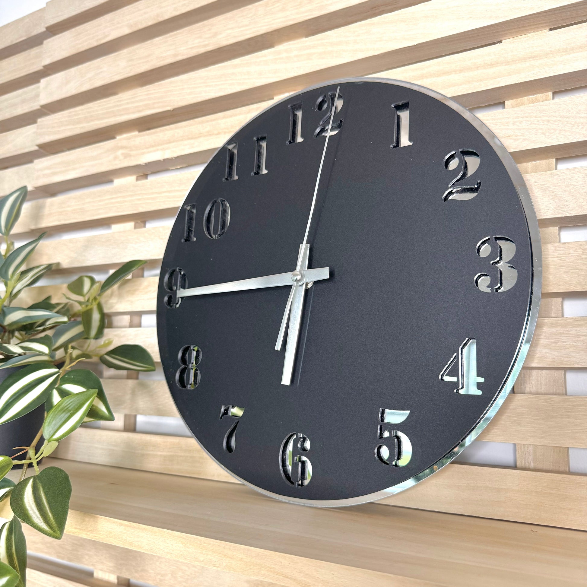 Moderne Vægur i Mat Sort med Spejl-Akryl – Stilfuldt Ur til Stuen Vægure Tech Butik