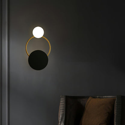 Moderne cirkulær væglampe med guld, sort og glaskugle Væglamper Tech Butik