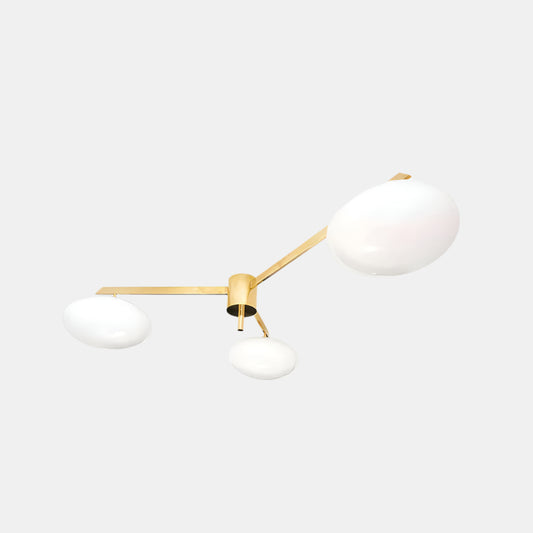 Moderne plafondlamp van ondoorzichtig glas met messing armen Loftslampe Tech Butik