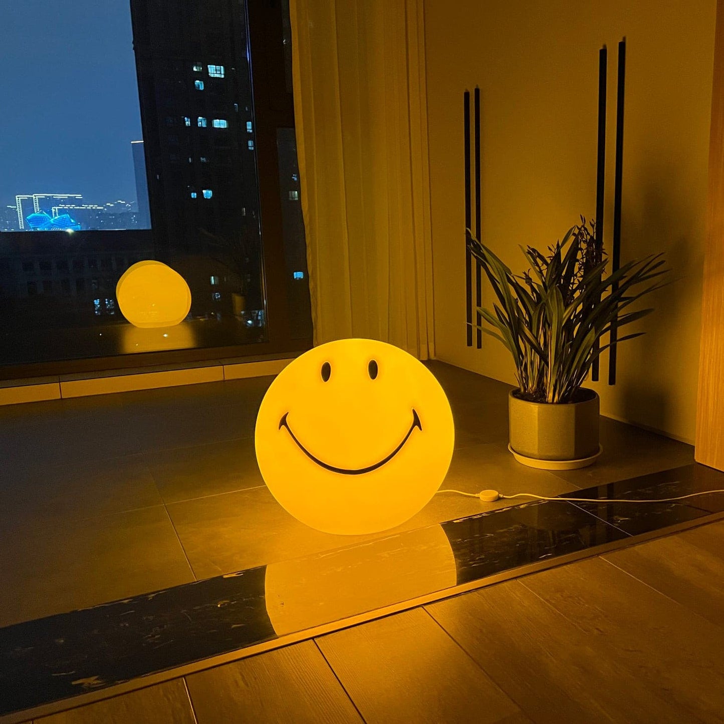 Smiley bordlampe – muntert design til lyst og sjovt lys Table lamp Tech Butik