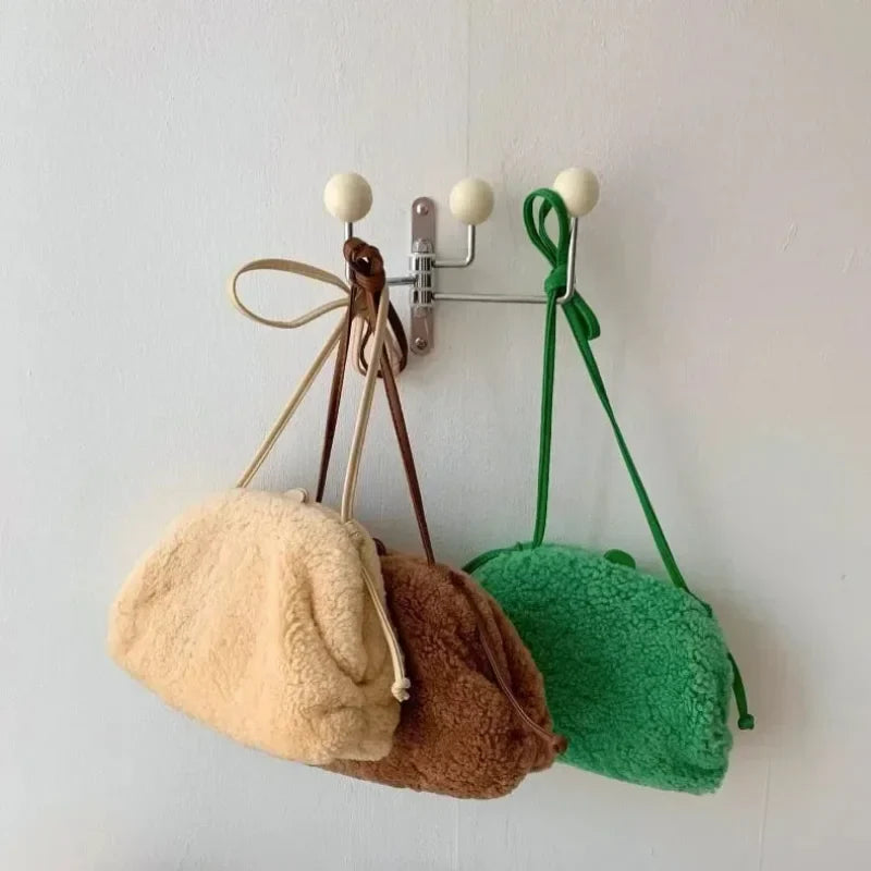 Midcentury vægkrogshylde – Stilfuld organisering med retrocharme Home Tech Butik