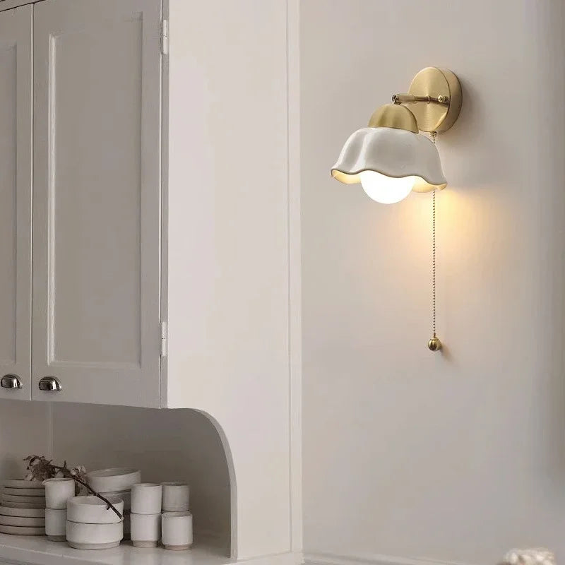 Nordisk Keramisk Væglampe med Bølgeformet Design Væglamper Tech Butik