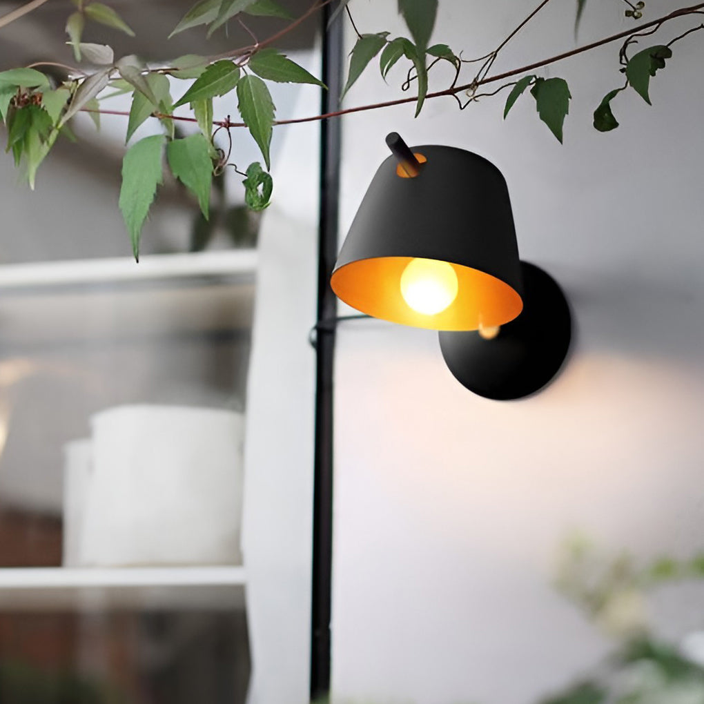 Nordisk Mat Væglampe i Metal med Hatinspireret Design Væglamper Tech Butik